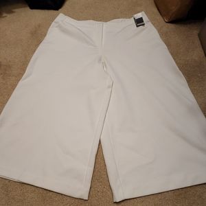 New York and Company Bleecer Culotte Pants, size large, and white